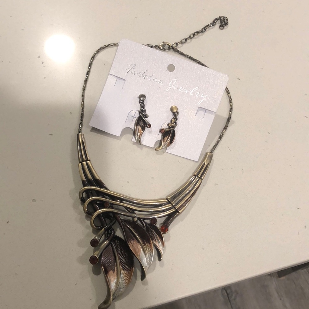 Brand new -Matching Necklace and Earring Set